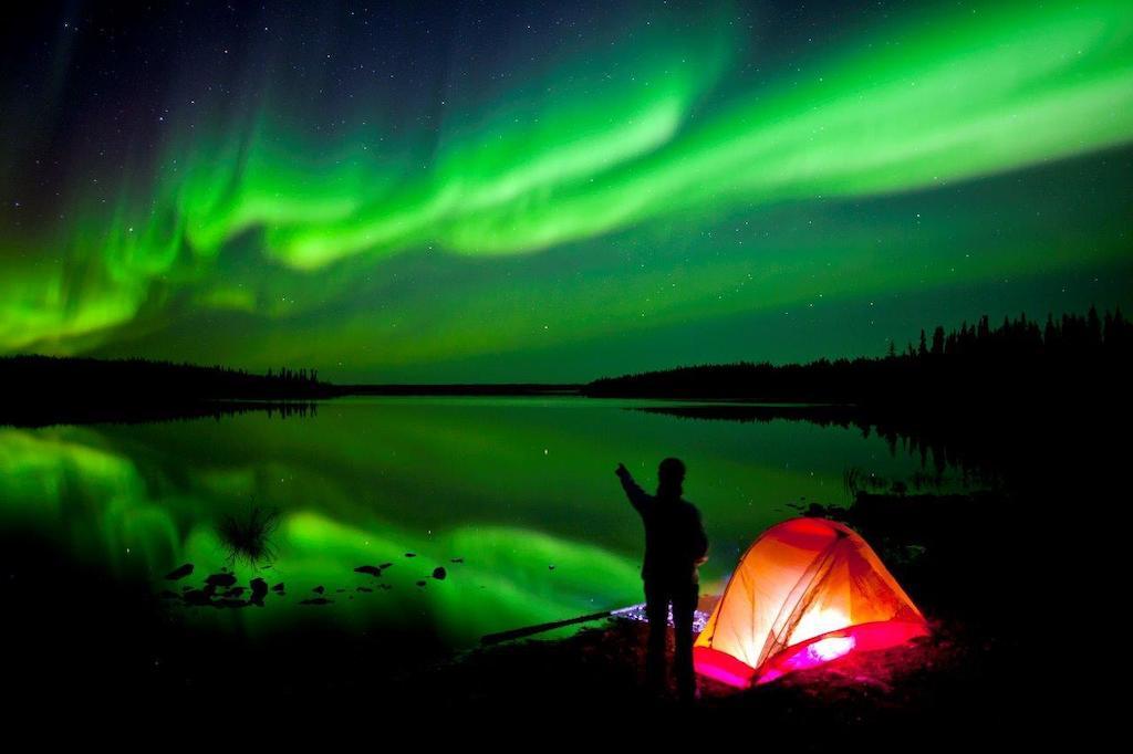 Peterson'S Point Lake Lodge Yellowknife Buitenkant foto