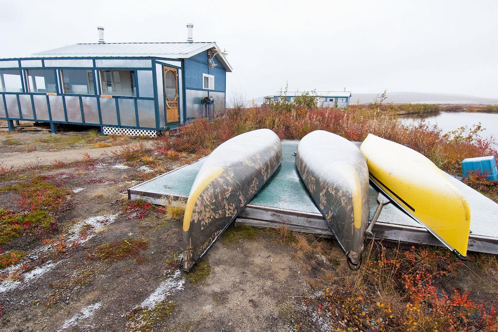 Peterson'S Point Lake Lodge Yellowknife Buitenkant foto