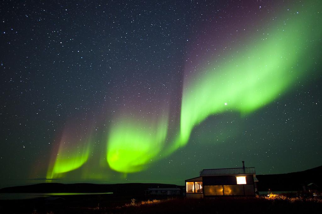 Peterson'S Point Lake Lodge Yellowknife Buitenkant foto